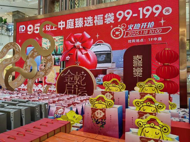 椅都带来了！一年一度为了……OG视讯彻夜排队折叠椅、躺(图9)