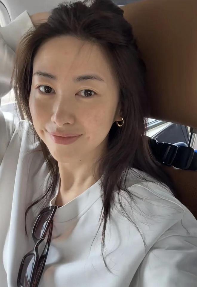 吃生牛肉鱼子酱厨房又小又乱太接地气OG网站41岁朱珠五一家里请客！(图4)