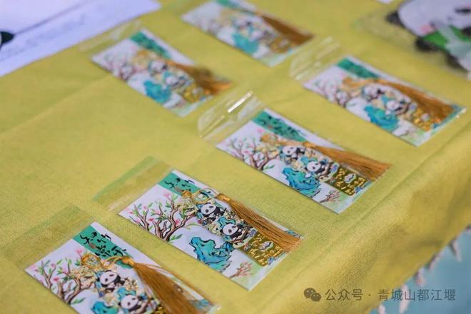 江堰太火爆NPC白娘子被求合影到宕机OG视讯顶流实锤！这个五一青城山都(图3)